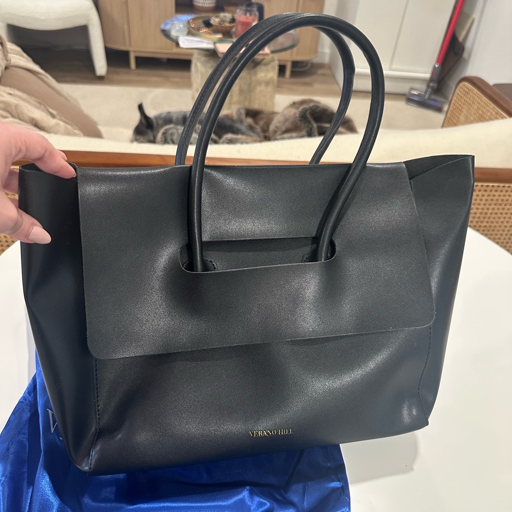 Verao Hill Black Shoulder Bag